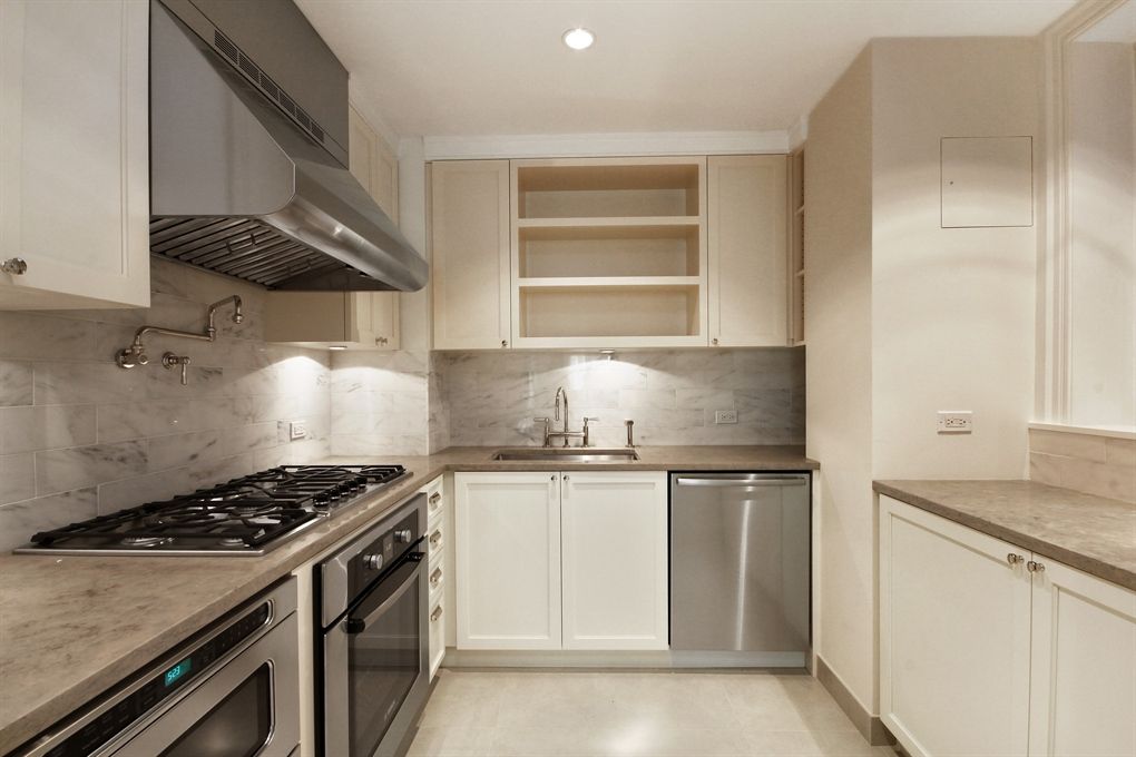 845 West End