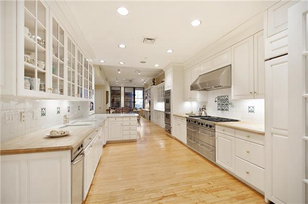 652 Broadway