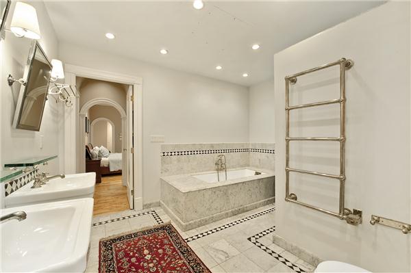 652 Broadway