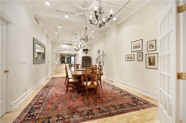 652 Broadway