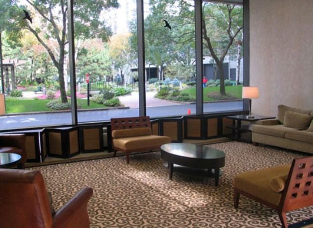 200 Gateway Plaza